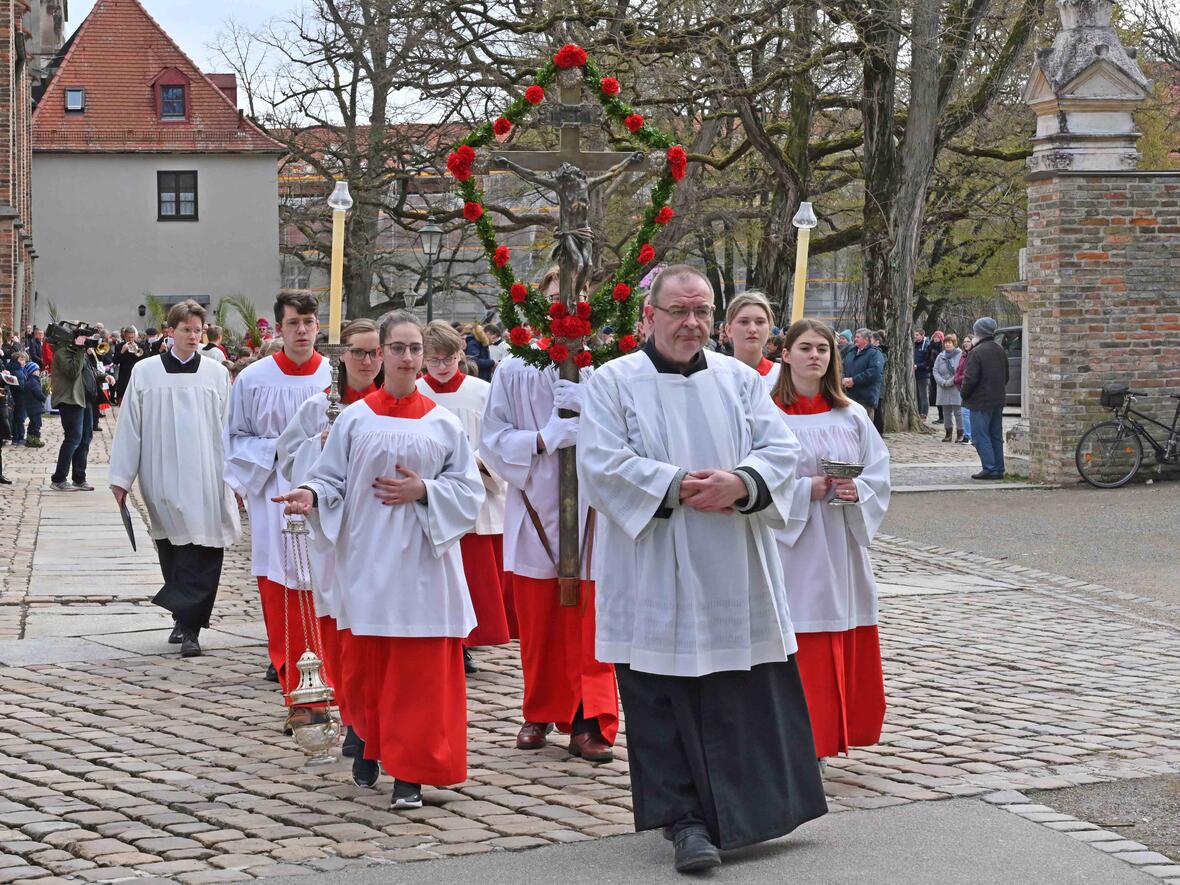 Ministrantendienst am Palmsonntag. (Foto: Leander Stork / pba)