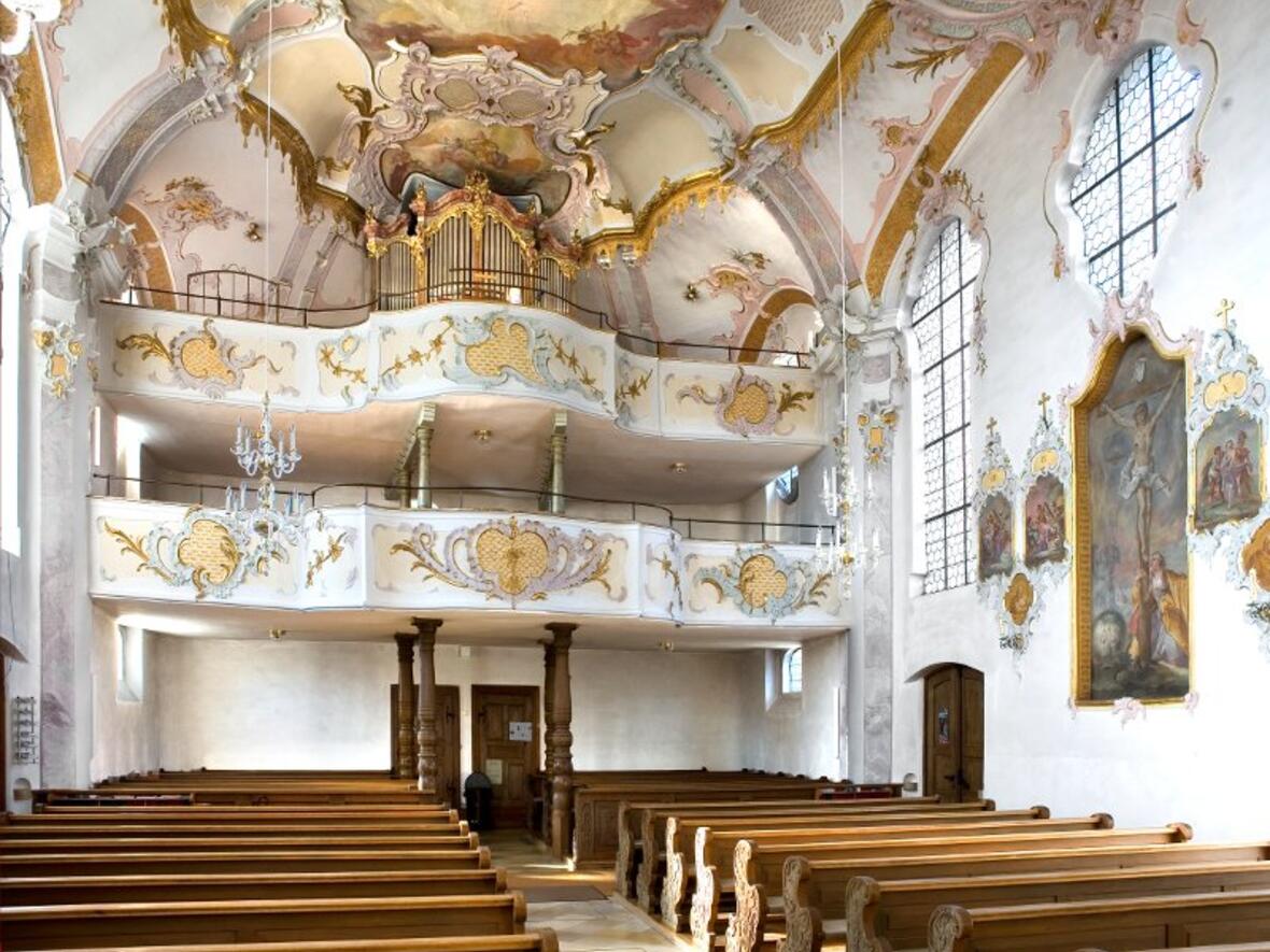 Rückseite der Kirche innen