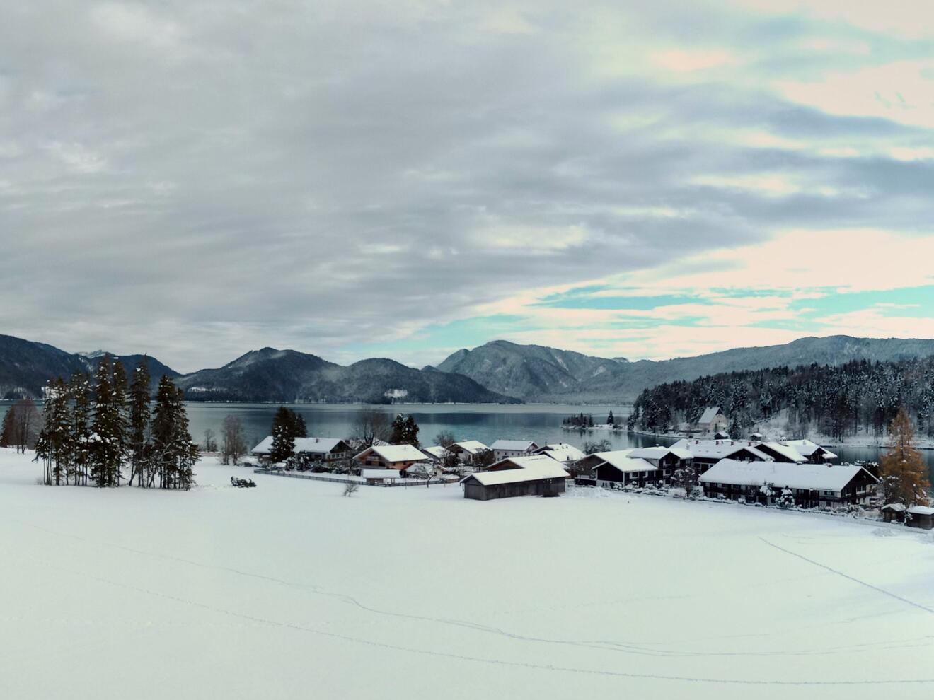 <p>Walchensee mit St. Jakob und Klösterl (St. Anna)</p>

