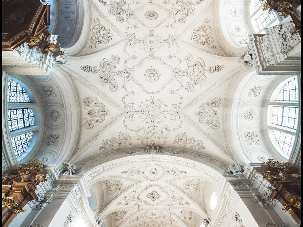 Pfarrkirche St. Magnus, Kühbach, Weitwinkel-Innenansicht 2015